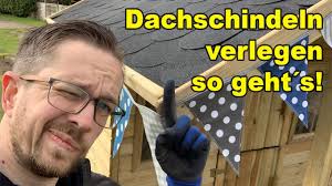 Dachsanierung mit iko monarch bitumenschindeln. Dachschindeln Verlegen So Geht Das Bitumenschindeln Dachpappe Dach Decken Mit Schindeln Tobiebel Youtube