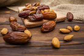 Di dalam buah kurma terdapat kandungan mineral diantaranya yaitu adanya selain bermanfaat bagi sang ibu hamil, dengan mengkonsumsi kurma juga bermanfaat untuk sang janin. Serba Serbi Manfaat Sari Kurma Bagi Ibu Hamil Bisa Memperlancar Kelahiran Juga Orami