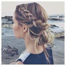 Cute messy hairstyles for short hair, for fine hair, a layered and messy bob looks great. Cabelo Coque Tranca Messy Braid Bride Wedding Penteado Casamento Noiva Cute Fofo Delicado Romantico Long Hair Styles Hair Styles Hairstyle