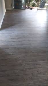 Plank Vinyl Floors Have A Natural Wood Look And It S Easy To Clean Install It Today Flooring Plankvinyl Instal Homeowner Floor Installation Vinyl Flooring