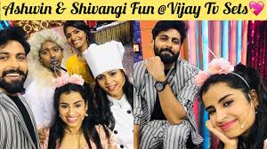 The cook with comali season 2 cast includes pugazh, balaji, mani megalai, shivangi, and few other celebrities might join them. Cook With Comali 2 Christmas Set Ashwin Shivangi Fun With Other Contestants Judges Youtube