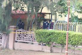 Ketua polis kelantan, datuk mazlan lazim berkata. Suspek Bakar Tahfiz Dibawa Ke Lokasi