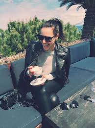 Esther sedlaczek ist die älteste tochter des schauspielers sven martinek und hat fünf halbgeschwister. Esther Sedlaczek Wearing Replay Leather Jacket Check Out Similar Jacket Here Https Www Zalando De Replay Lederjacke Black Re321l006 Jacken Damen