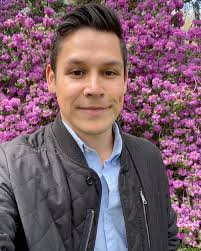 Let’s celebrate Dr. Alfredo “Freddy” Valencia, Pitzer alumni, who just  earned his doctoral degree in Chemical Biology, from Harvard University,  earlier today -!Si se pudo! 🧑🏽‍💻👨🏽‍🎓🎉🥳Despite all that ...