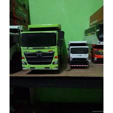 Truck tangguh yang siap tunjang kebutuhan usaha. Miniatur Truk Tronton Ukuran Besar P60 L15 T20 Lazada Indonesia
