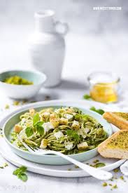 Pasta Mit Pistazien Pesto Burrata Und Krauterbaguette Knuspertopping Nicest Things Beste Pasta Rezepte Rezepte Pistazienpesto