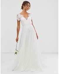 Hochzeitskleid pronovias kleinanzeigen jetzt finden oder inserieren. Asos Spitze Sophia Brautkleid Mit Tiefem Ausschnitt Spitze Und Plissiertem Rock In Weiss Sparen Sie 27 Lyst
