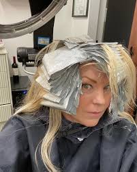 Box blonde, selfie 🤳 = Blonde Babe #walnutcreek #walnutcreekhairstylist  #blonde #boxcolor #salononezerosix #colourbytraci🖌