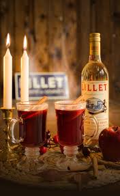 Chill a coupe glass and prepare simple syrup. Lecker Im Winter Heisse Lillet Rezepte Myspirits Eu