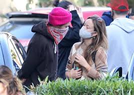 Harry styles & olivia wilde: Harry Styles And Olivia Wilde Were Photographed Showing Pda In Santa Barbara Newsopener
