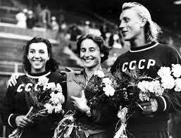 „setkání s ní je pro každého příjemné. Dana Zatopkova Zemrela Pribeh Olympijske Vitezky A Legendy Ceskeho Sportu Seznam Zpravy