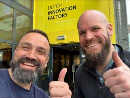 Onze nieuwe locatie in Zoetermeer zit op een mooie plek. Vandaag gaan met  ons team de laatste puntjes op de welbekende i zetten.