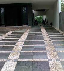 Yang mengesankan sekali karena terdapat garasi sultan di lantai 1 dan kolam renang. Tips Membuat Garasi Mobil Car Port Untuk Rumah Minimalis Renovrumah