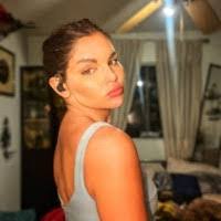 Annie Roche's Instagram, Twitter & Facebook