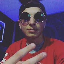 Sam Votta's Instagram, Twitter & Facebook