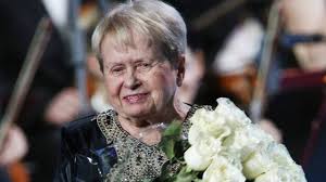 Пахмутова александра николаевна появилась на свет 1929 году, 9 ноября, в когда девочке исполнилось семь лет, в 1936 году, она поступила в музыкальную школу. Aleksandra Pahmutova Biografiya Skolko Let Rost Muzh Nikolaj Dobronravov
