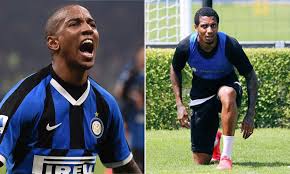 See more ideas about pretty people, androgynous hair, aesthetic hair. Ashley Young Looks Almost Unrecognisable As He Returns To Inter Training With Full Head Of Hair Daily Mail Online