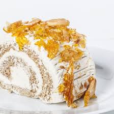 Buche De Noel Au Chocolat Blanc Et Au Praline Chocolat Blanc Buche De Noel Buche De Noel Chocolat Blanc