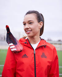 Hoy es la arquera titular del valencia de españa y está feliz. Chile Wnt Christiane Endler Adidas Predator 20 Mutator