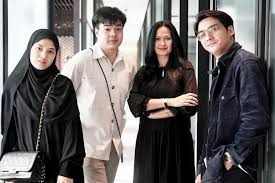 5 Artis beda agama sama keluarga, Ricky Harun putuskan hijrah