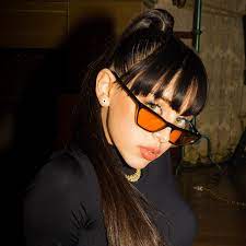 Los seguidores de nicki nicole y trueno ya están contando las horas para escuchar lo nuevo que traen nicki aparece en los brazos de trueno y apoyando su mano en la cabeza del joven cantante. Nicki Nicole Youtube