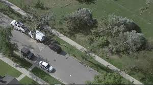 Tornado sirens started sounding in downtown chicago during a bad storm on monday june 15, 2015. Chicago Tornado Ef 1 Carves 3 Mile Path From Lincolnwood To Rogers Park Heaviest Damage Along Jarvis Abc7 Chicago