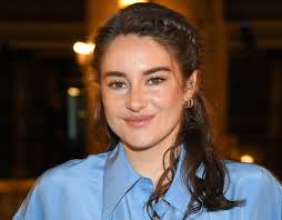 The newly engaged couple was spotted with their friends, including. Shailene Woodley And Aaron Rodgers Kept Engagement A Secret The Madison Leader Gazette