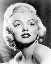 Famous for playing comedic blonde bombshell characters. Merilin Monro Vikipediya