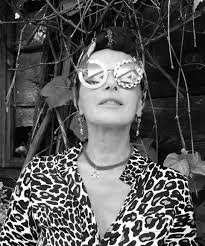 The name of the band is based on at the end of maanam's life, the band included olga jackowska, otherwise known as kora (vocals. Nie Zyje Kora Liderka Zespolu Maanam Pierwsza Dama
