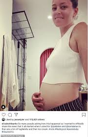 Elizabeth banks ubierz bikini instagram zdjęcia. Elizabeth Banks Goes Makeup Free As She Jokes About Her Pasta Baby Bump In A Post Voting Selfie Aktuelle Boulevard Nachrichten Und Fotogalerien Zu Stars Sternchen