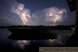 In turn, this expansion of air creates a sonic shock wave, often. Lake Maracaibo I Venezuela Far Tusentals Blixtnedslag Per Timme