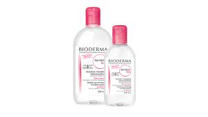 How micellar water removes makeup, cleanses, and tones skin with just a few swipes of a cotton ball or pad — all without irritating skin. What Is Micellar Water And How Should You Use It Chatelaine