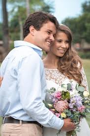 Bindi irwin is a married lady! Bindi Irwin And Chandler Powell Australia Zoo Celebrity Weddings Weddingsutra