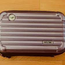 oh taobao you can find anything on their website however is the rimowa logo printed on this amenity kit case allowed 偉哉淘寶硬殼過夜包也可以獲得 rimowa suitcase luggage