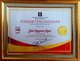 Dimana di dlaam surat ini berisi suatu keterangan mengenai masa karyawan tersebut mulai bekerja mulai dari tanggal dan tahun sekian, dengan mencantumkan jabatan/posisi yang sebelumnya pernah disandangnya, namun terkadang. Asnkinibeda Sur Twitter Badan Kepegawaian Negara Menerima Piagam Penghargaan Dari Kemenkumham Ri Sebagai Mitra Kerja Dalam Pelaksanaan Seleksi Cpns Tahun 2017 Https T Co Yfho2opidv