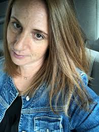 Lisa Gallant's Instagram, Twitter & Facebook