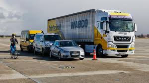 Es gibt ja auch 3,5 tonner mit lkw zulassung,da hat der adac eventuell andere bestimmungen. Vier Lkw Abbiege Assistenten Im Test Adac Hersteller Sollen Rasch Nachbessern Auto Bild De