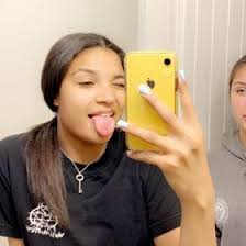 Abi Cox (lovingarmsC)