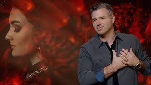 Robin Currier's Instagram, Twitter & Facebook