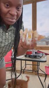 Cooking outside cause I haatteee frying food inside my house 😆 am I the  only person who doesn't like the grease smell⁉️  https://whoisshonda.myshopify.com/collections/all?