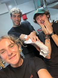 Bake sale today 🧁 at Bunnings, Yeppoon 🔨 Supporting Emu Park State School  P&C association 👧 👦 Here until we sell out! See you soon 🤩