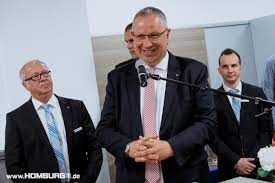 Von girokonto und finanzierung über geldanlage bis versicherungen: Homburg Volks Und Raiffeisenbank Zentrale Wurde In Homburg Feierlich Neu Eroffnet Homburg1