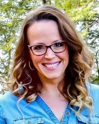 Emily Barton's Instagram, Twitter & Facebook