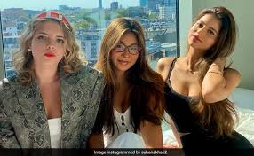 Suhana Khan Is Not Too Cool For School In This Pic With Friends From wikimedia commons, the free media repository. suhana khan is not too cool for school