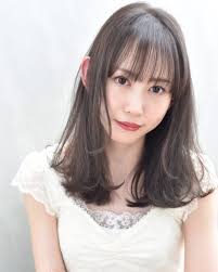 髪型はセミロングがおすすめ 可愛らしく女性らしい雰囲気を作ろう folk 髪型 パーマヘア 女性