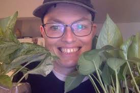 Hello and happy holidays, everyone! I've just updated the spreadsheet to  reflect the end of the McKibbins sessions and the debut of the Maison  Public McLeans session. I'm also going to double-check