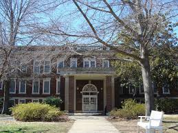 Pattie Cobb The Queen Of Campus Only In Arkansas House Styles Campus College Freshman Dorm