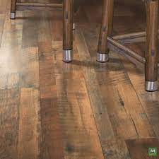 Mohawk Grand Haven Barnhouse Oak Laminate Flooring Showcases Both A Traditional And Rustic Wood Look With Laminate Flooring Rustic Laminate Flooring Flooring