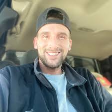 Who can replace or repair a fence in St. Clair Shores, Michigan?