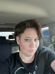 Hi, thanks for letting me join.. I have a short Bob haircut, my question is  my hair is quite thick so debating